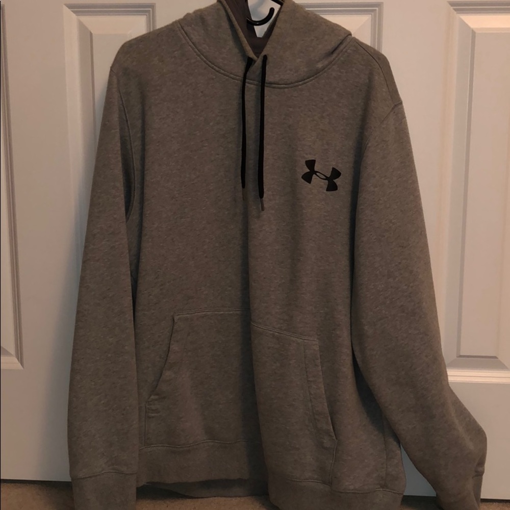 Under Armour men’s pullover hoody size XL.